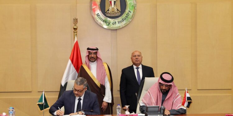 وزير الصناعة والنقل يلتقي نظيره السعودي لبحث سبل تعزيز أطر التعاون والتكامل الصناعي بين مصر والمملكة السعودية
