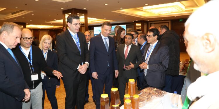 وزير الزراعة يفتتح ورشة العمل الاقليمية لمشروع الاستراتيجيات الجماعية للتكيف مع التغيرات المناخية