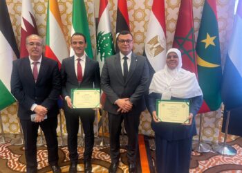 ضمن مشاركته في فعاليات مجلس وزراء الإسكان العرب بالجزائر: وزير الإسكان يتسلم جائزة فوز مصر عن مشروع «روضة السيدة» كأفضل المشروعات السكنية المُنَفذَة