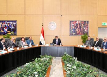 وزير الإسكان يتابع موقف تنفيذ وحدات المبادرة الرئاسية «سكن لكل المصريين» و«سكن مصر» و «جنة» بعدد من المدن والمحافظات