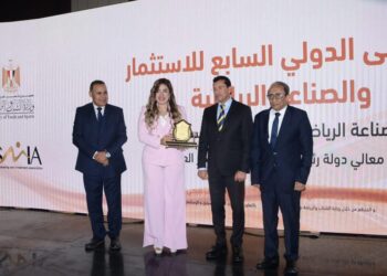 تكريم الإعلامية الدكتورة منى العمدة ضمن فعاليات الملتقى الدولي للاستثمار والصناعة الرياضية