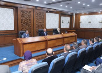 وزير الصناعة يبحث مع محافظ ومستثمري بورسعيد تحديات المناطق الصناعية بالمحافظة وسبل حلها