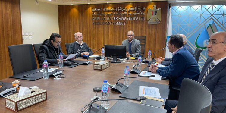 تنفيذاً لتكليفات وزير الإسكان: نائب وزير الإسكان يترأس اجتماعا لمتابعة خطة المراجعة الميدانية لكفاءة محطات المياه والصرف على مستوى الجمهورية