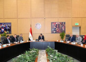 وزير الإسكان يلتقى رئيس وأعضاء اتحاد المستثمرين لبحث سبل تعزيز التعاون وتذليل أي عقبات أمام الاستثمار بالمدن الجديدة