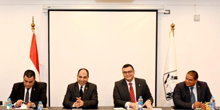 في لقائه مع أعضاء تنسيقية شباب الأحزاب والسياسيين: وزير الإسكان يستعرض جهود الوزارة في عدد من الملفات