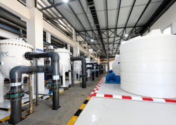 وزير الإسكان يستعرض إنجازات قطاع مياه الشرب والصرف الصحي بالوزارة خلال العام 2024