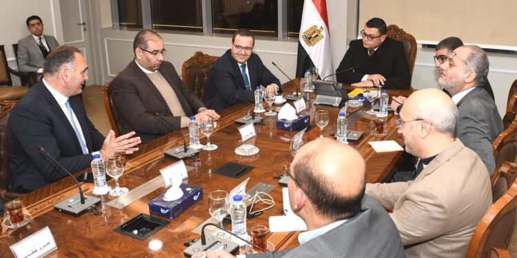 في لقاء مع مسئولي شركة «فاوندرز» للتسويق العقاري .. وزير الاسكان يتابع معدلات تسويق ومبيعات عدد من المشروعات