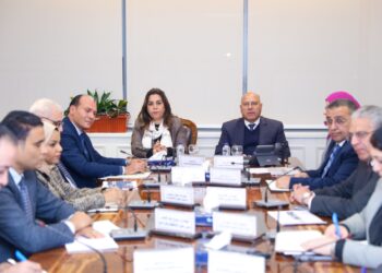 وزير الصناعة يبحث مع وزيرة التنمية المحلية الموقف التنفيذي لمشروعات التنمية الصناعية ببرنامج التنمية المحلية بصعيد مصر