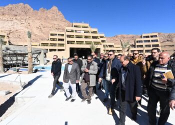 وزير الإسكان يواصل جولته بمشروع تطوير موقع التجلى الأعظم بسانت كاترين بتفقد الفندق الجبلى والنزل البيئي ومبنى وساحة السلام