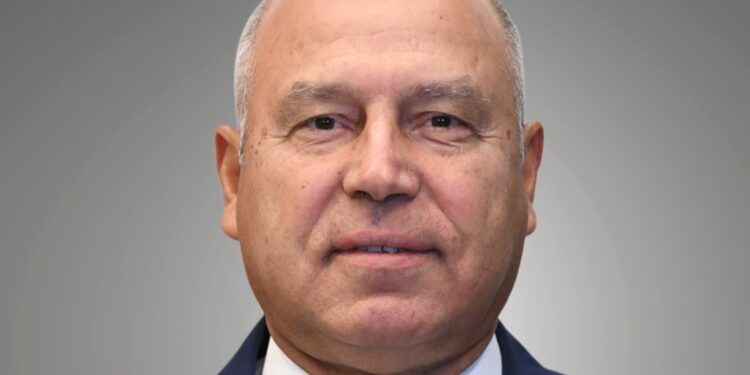 غدا ..  وزير الصناعة يلتقي المستثمرين الصناعيين بمحافظة الشرقية بحضور المحافظ 