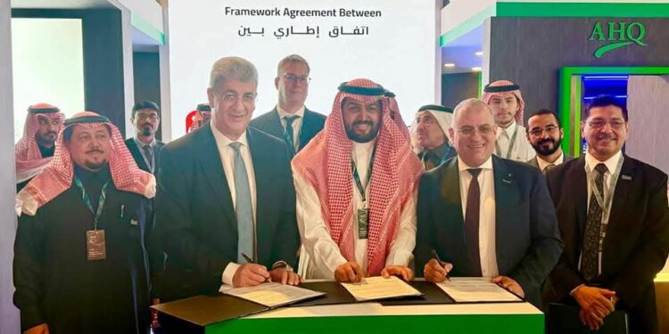 وزير البترول يبحث مع مجموعة القحطاني السعودية زيادة التعاون المشترك في مجالات البترول والتعدين