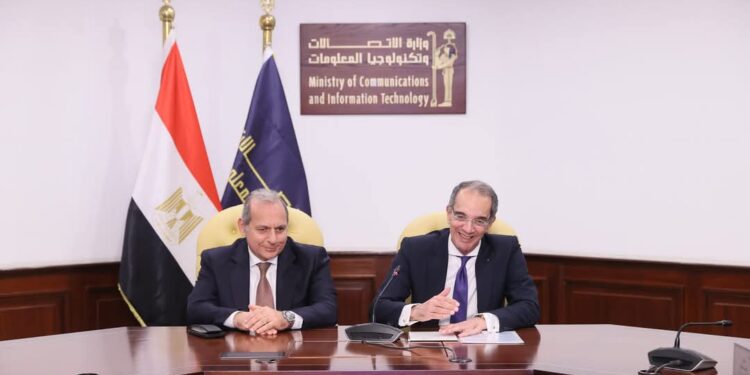 وزارة الاتصالات و بنك مصر يشهدان توقيع بروتوكول تعاون بين معهد تكنولوجيا المعلومات وبنك مصر لإعداد كوادر فى التخصصات التكنولوجية المتقدمة وتأهيلها للعمل فى البنك