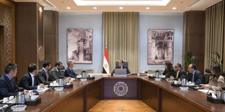 رئيس الوزراء يلتقي نائب رئيس «مجموعة جيلي أوتو القابضة» لاستعراض خطة المجموعة لتصنيع السيارات في مصر بالشراكة مع أوتو موبيلتي