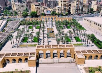 وزير الإسكان يتابع سير العمل بمشروع حدائق تلال الفسطاط ومحوري عمرو بن العاص والفريق كمال عامر