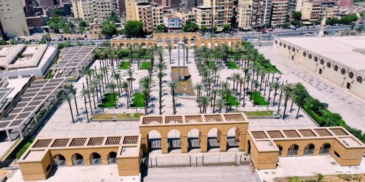 وزير الإسكان يتابع سير العمل بمشروع حدائق تلال الفسطاط ومحوري عمرو بن العاص والفريق كمال عامر