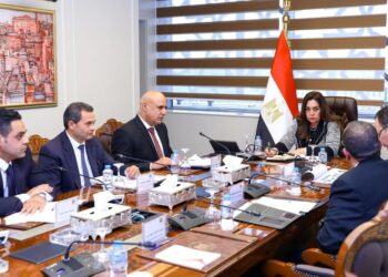 وزيرة التنمية المحلية تتابع مع قطاع المحليات ملفات التصالح علي مخالفات البناء وتقييم القيادات بالمحافظات والتواصل مع أعضاء مجلسي النواب والشيوخ