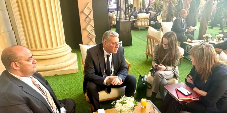 على هامش فعاليات المؤتمر الدولي الرابع للتعدين بالرياض .. التقى وزير البترول بوزيرة الصناعة البريطانية لتعزيز التعاون المشترك في قطاعي البترول والتعدين