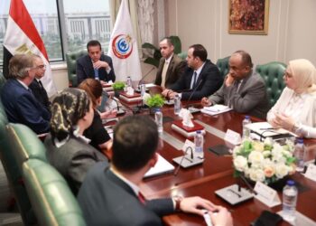 نائب رئيس مجلس الوزراء وزير الصحة والسكان يبحث مع وفد المملكة المتحدة للمستشفيات الدولية سبل التعاون والفرص الاستثمارية في القطاع الصحي