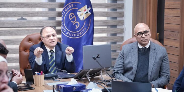 لمناقشة تعزيز العلاقات الدوائية المصرية التركية .. رئيس هيئــة الــدواء المصــرية يبحث تنسيق الجهود المشتركة مع سفير مصر لدى تركيا