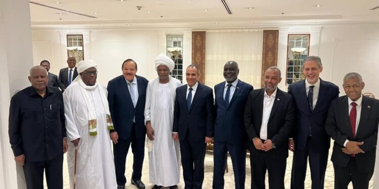 وزير الخارجية والهجرة يلتقي مع مجموعة من الوزراء السودانيين لمتاقشة سبل تعزيز التعاون المشترك بين البلدين