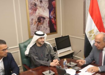 وزير الكهرباء يجتمع بتحالف «مصدر – حسن علام- إنفينيتي» ويؤكد على الالتزام بالمخطط الزمني لتنفيذ مشروع ربط الكهرباء بالطاقة الشمسية والربط على الشبكة والتشغيل خلال العام الجاري