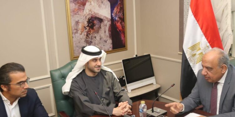 وزير الكهرباء يجتمع بتحالف «مصدر – حسن علام- إنفينيتي» ويؤكد على الالتزام بالمخطط الزمني لتنفيذ مشروع ربط الكهرباء بالطاقة الشمسية والربط على الشبكة والتشغيل خلال العام الجاري