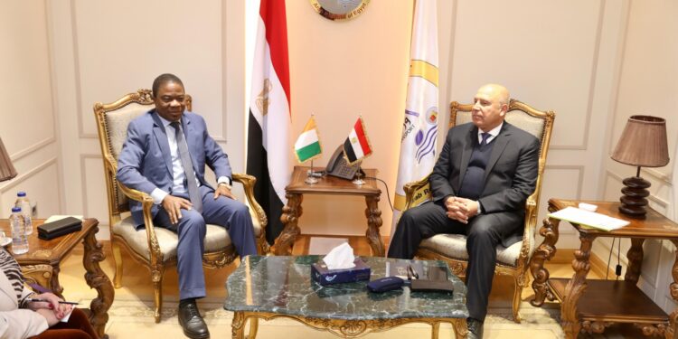 وزير الصناعة يبحث مع سفير جمهورية كوت ديفوار بالقاهرة يبحثان زيادة حجم التبادل التجاري بين البلدين