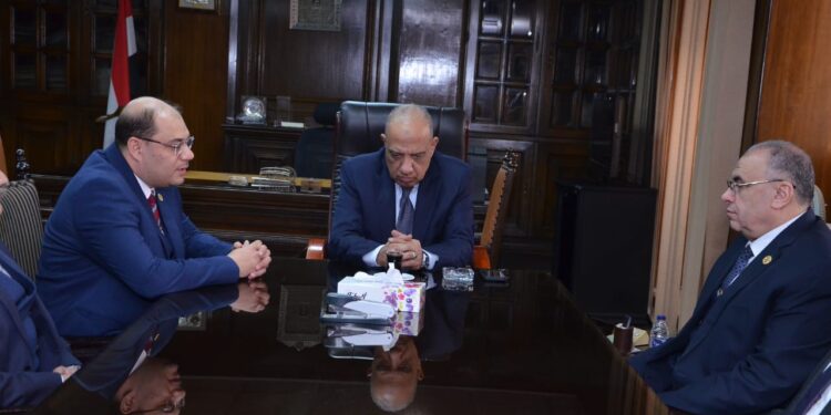 وزير الكهرباء يجتمع برئيس «هيئة المحطات النووية» وعدد من قيادات الهيئة لمتابعة تطورات ومستجدات تنفيذ مشروع المحطة النووية بالضبعة