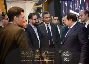 وزير التموين و أبو العينين يشيدون بالمجسم الذهبي لمسجد صلاح الدين الأيوبي بشركة  نجم الدين لتجارة الفضة