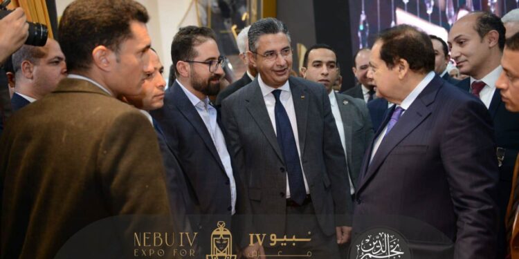 وزير التموين و أبو العينين يشيدون بالمجسم الذهبي لمسجد صلاح الدين الأيوبي بشركة  نجم الدين لتجارة الفضة