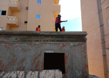 وزير الإسكان: تنفيذ حملات لغلق أنشطة مخالفة وإزالة مخالفات بناء وإشغالات بـ5 مدن جديدة