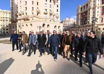 وزير الإسكان يتفقد سير العمل بالحى السكنى الخامس R5 وعدداً من الطرق والمحاور بالعاصمة الإدارية الجديدة
