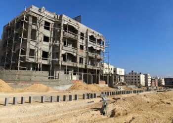 وزير الإسكان:إطلاق التيار الكهربائي بأراضي بيت الوطن “المرحلة الثانية” بامتداد النرجس بالقاهرة الجديدة