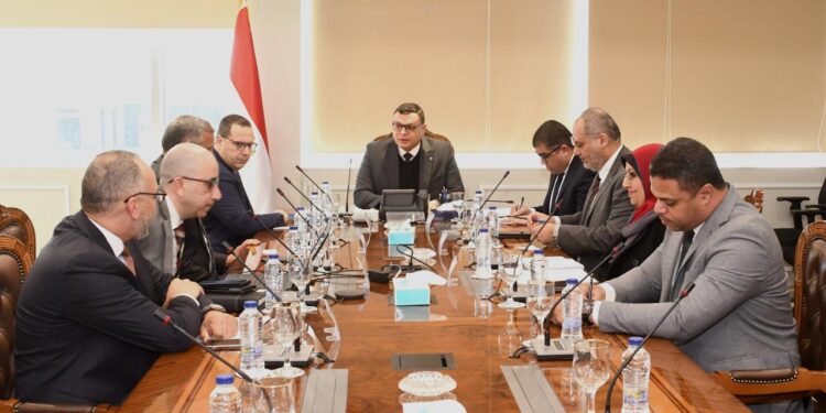 وزير الإسكان يلتقى ممثلي مجموعة عبد المحسن الحكير القابضة ويستعرض عددا من الفرص الاستثمارية الواعدة بالمدن الجديدة