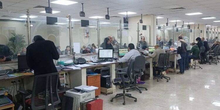 لمتابعة إستلام طلبات تراخيص المباني إلكترونيا .. مسئولو «الإسكان» يتفقدون سير العمل بجهازي العبور والعاشر من رمضان