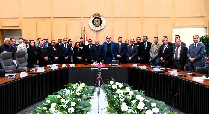 وزير الصناعة يعقد اجتماعا موسعا مع رؤساء 35 شركة استثمارية صناعية للمشاركة في إدارة وتشغيل وتطوير 43 مركز تدريب مهني في 18 محافظة