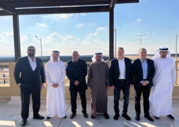 وزير الكهرباء يزور محطة الظفرة للطاقة الشمسية ويبحث مع مسئولي شركة «مصدر» الإماراتية سبل دعم وتعزيز التعاون فى مجالات الطاقة النظيفة