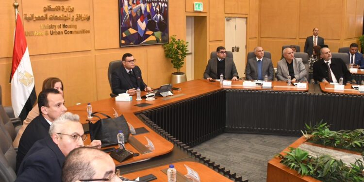 وزير الإسكان يعقد اجتماعه الدورى لمتابعة موقف تنفيذ وحدات الإسكان الاجتماعي بعددٍ من المدن الجديدة