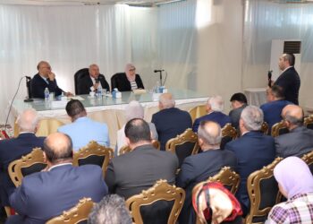 وزير الصناعة يستعرض مع محافظ ومصنعي القليوبية تحديات المناطق الصناعية والمصانع  بالمحافظة وسبل حلها