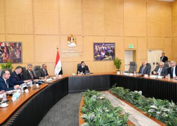 وزير الإسكان يتابع موقف عددٍ من المشروعات التى تنفذها شركة المقاولون العرب بعدد من المدن الجديدة والمحافظات