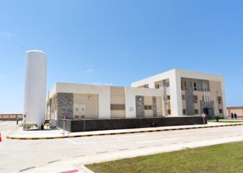 وزير الإسكان: تم وجارٍ تنفيذ 272 مشروع كهرباء..و757 مشروع مياه وصرف وطرق بطول485 كم.. و142 مشروع اتصالات