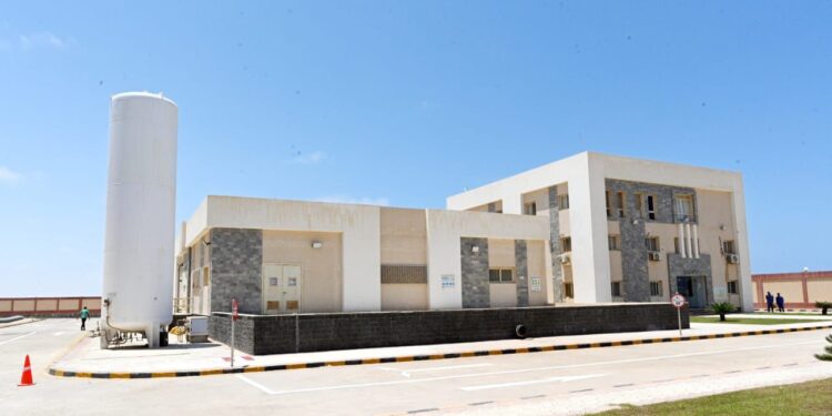 وزير الإسكان: تم وجارٍ تنفيذ 272 مشروع كهرباء..و757 مشروع مياه وصرف وطرق بطول485 كم.. و142 مشروع اتصالات