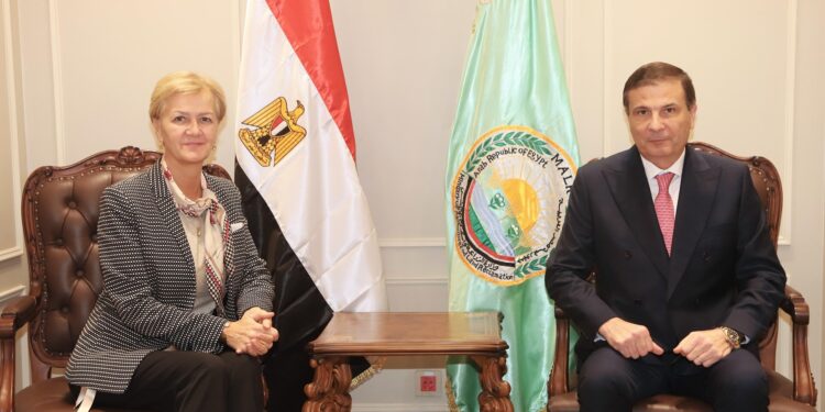 وزير الزراعة يلتقى رئيس بعثة الاتحاد الأوروبي في مصر ويبحثان ملفات التعاون المشترك ودعم المرأة الريفية وصغار المزارعين