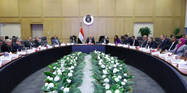  وزير الصناعة يترأس الاجتماع السادس عشر للمجموعة الوزارية للتنمية الصناعية