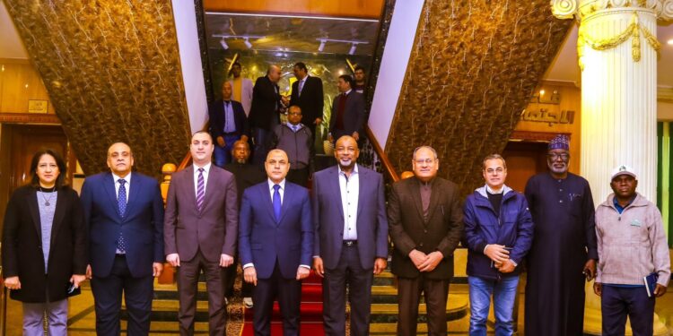 وزير الزراعة النيجيري يتفقد بعض المشروعات الزراعية والبرامج البحثية بمحافظتي كفر الشيخ والغربية