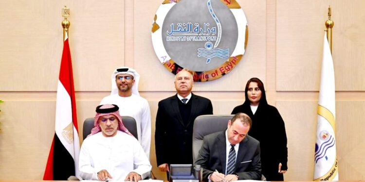 وزير الصناعة والنقل يشهد توقيع مذكرة تفاهم بين الشركة القابضة للنقل البحرى والبرى ومجموعة موانىء أبو ظبى بشان تطوير وتنمية منطقة لوجيستية بميناء الاسكندرية