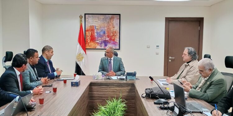 نائب وزير الإسكان يلتقي مسئولي أحد التحالفات العالمية لتوطين صناعة مواتير وطلمبات المياه وأنظمة التحكم والعدادات الذكية