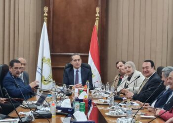 في إجتماع شارك فيه ممثلي وزارة البيئة واليونيدو لمراجعه حملة «بدلها» .. شعبه البلاستيك تطالب بالتنسيق مع الصناع وأخذ مصالحهم في الإعتبار 