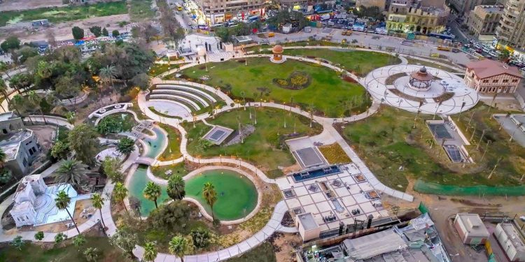 وزير الإسكان يستعرض مشروعات شركة «المقاولون العرب» بعددٍ من المدن والمحافظات