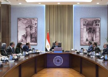 رئيس الوزراء يعقد اجتماعًا لاستعراض عددٍ من الإجراءات المُقترحة لتطوير منظومة الجمارك